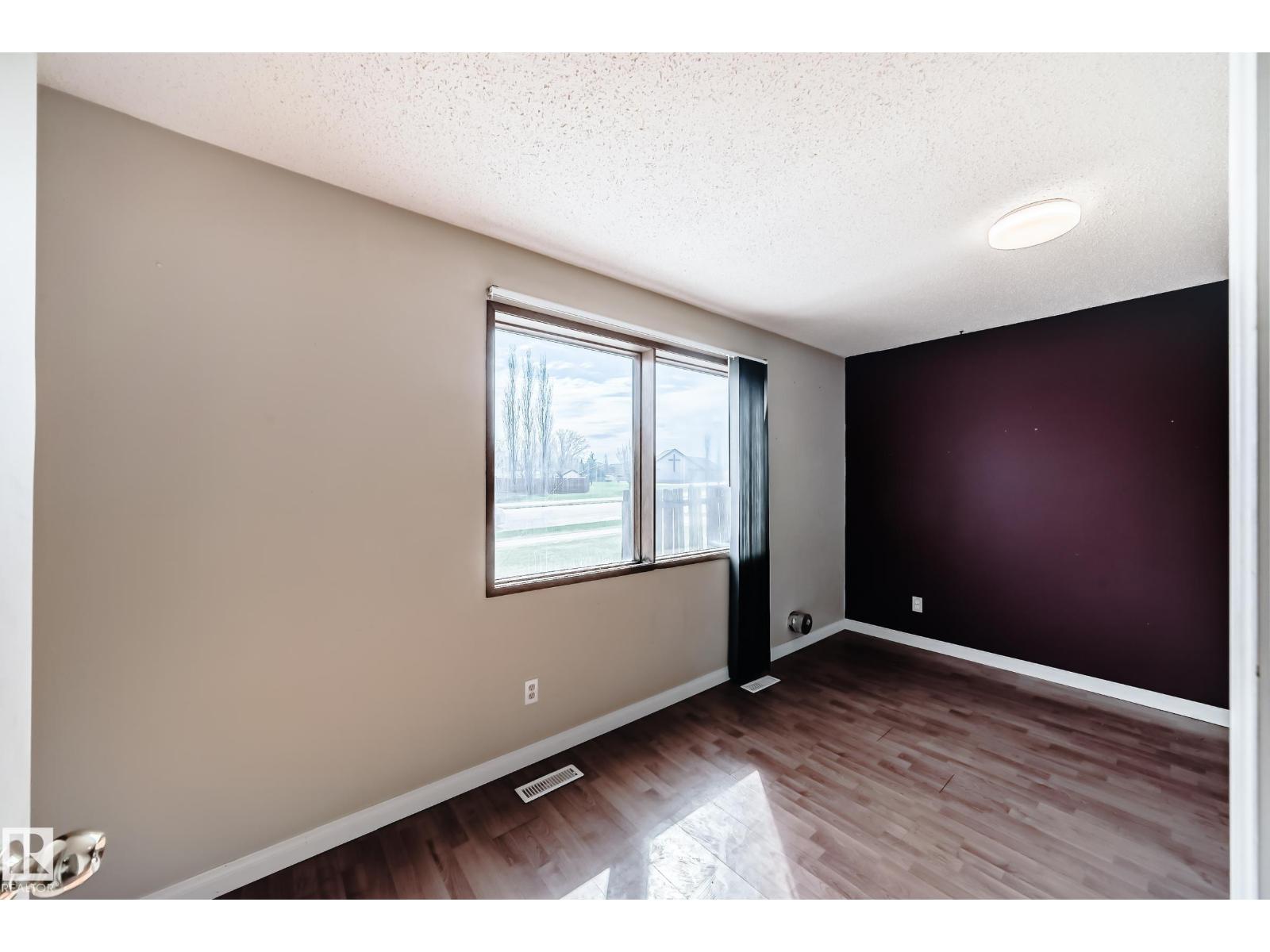 3801 33 AV — photo 19