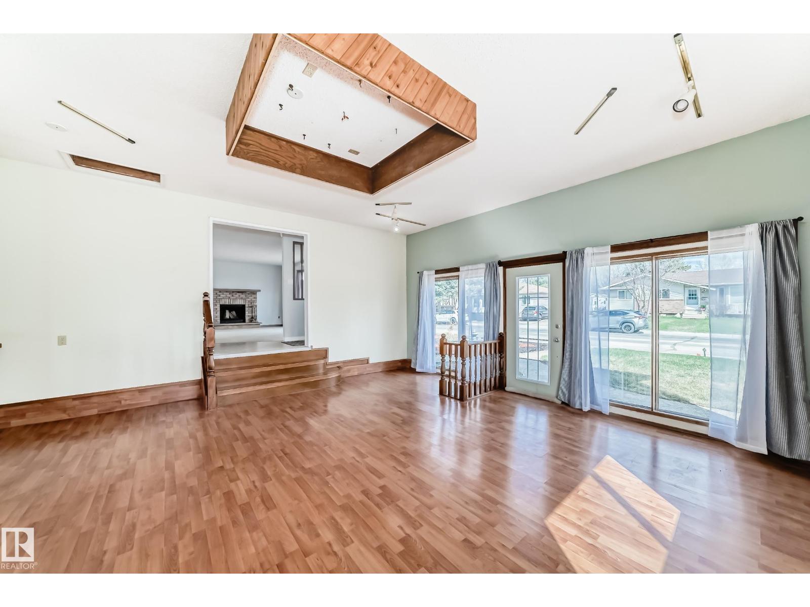 3801 33 AV — photo 18