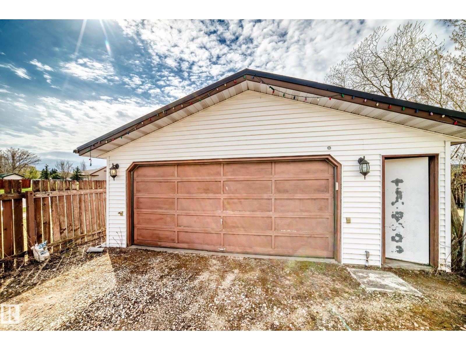 3801 33 AV — photo 46