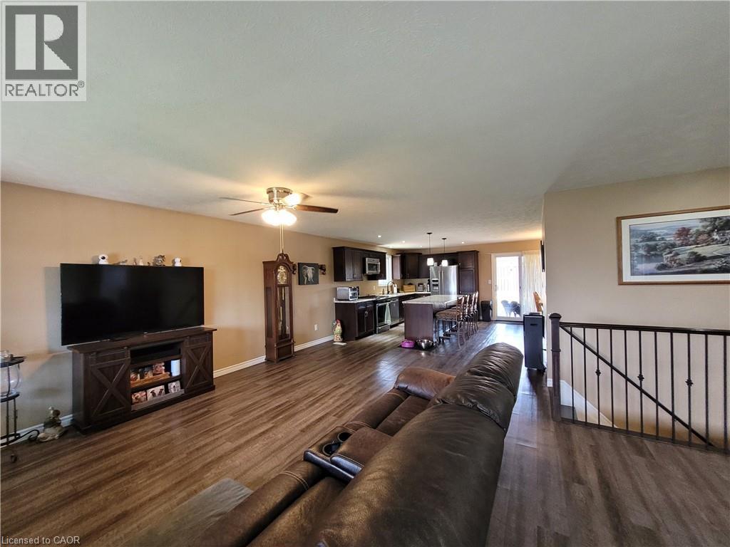 296 DONLY Drive S - 6