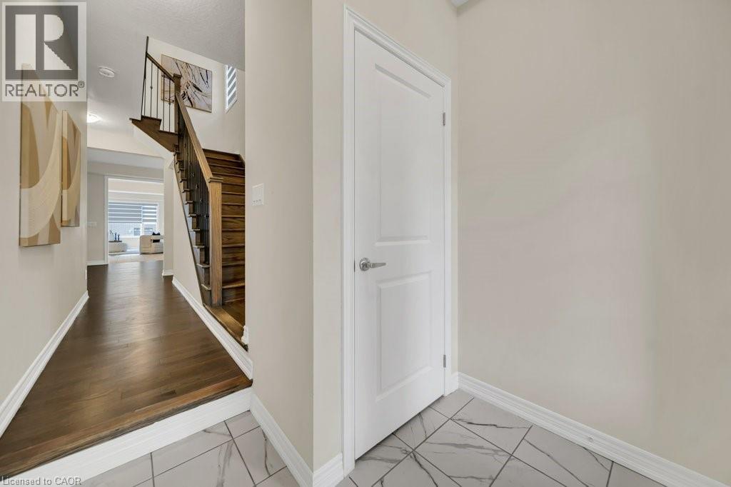 285 BROADACRE Drive, Kitchener, Ontario, N2R0S6 — Photo 2