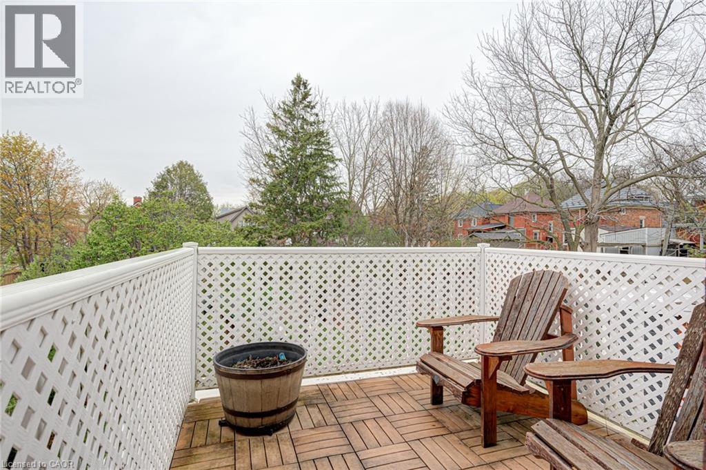 16 BORDEN Avenue N - 13