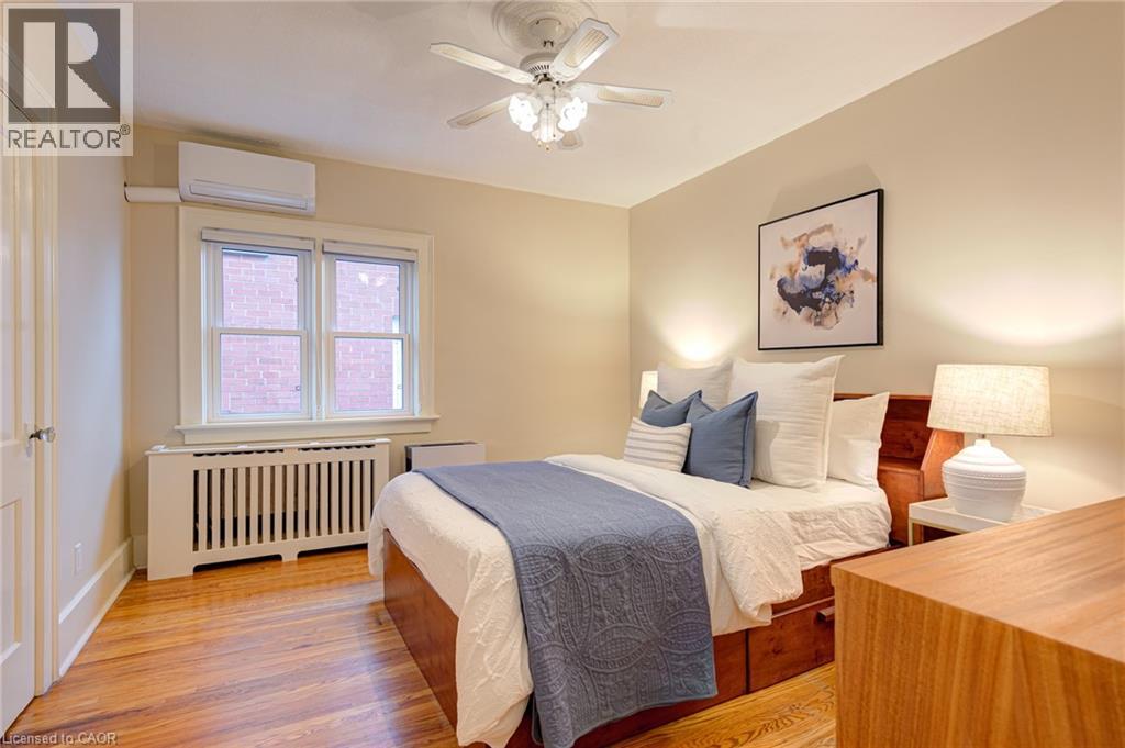 16 BORDEN Avenue N - 10