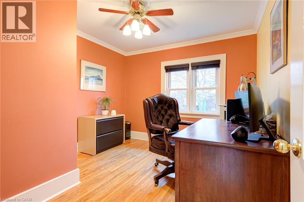 16 BORDEN Avenue N - 39