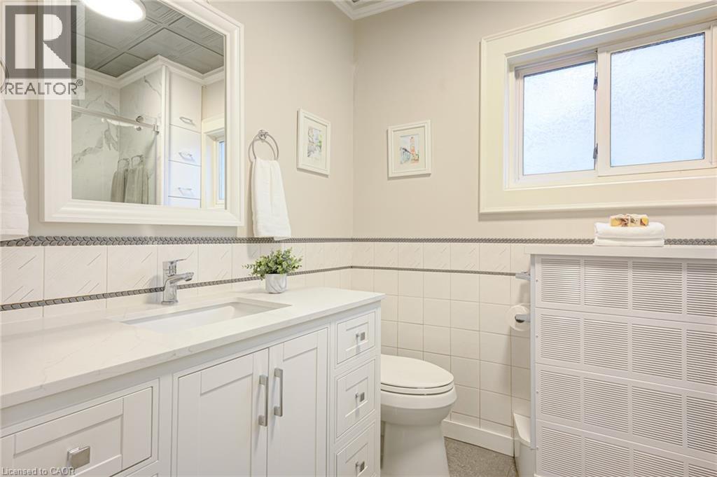 16 BORDEN Avenue N - 34