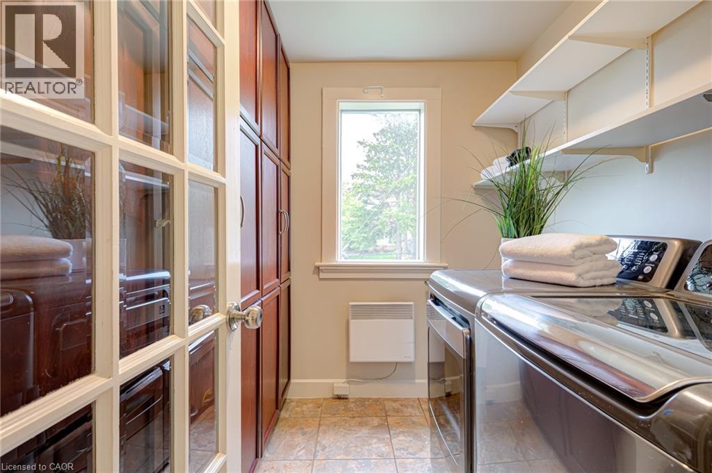 16 BORDEN Avenue N - 31