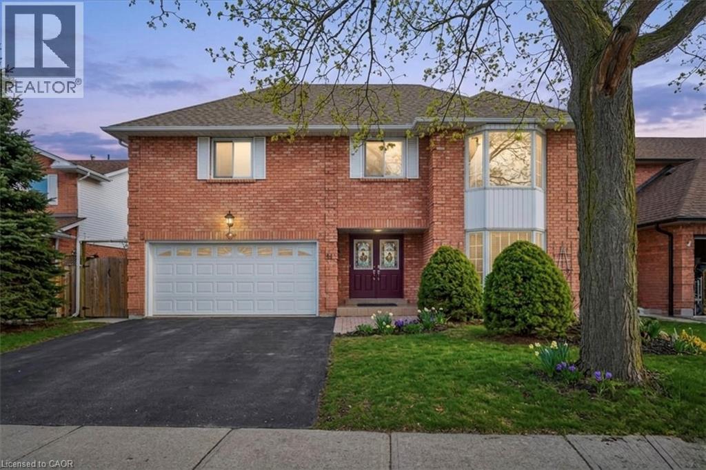 54 GOLDCREST Drive - 1