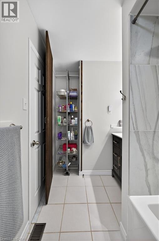 54 GOLDCREST Drive, Stoney Creek, Ontario, L8G4T6 — Photo 45