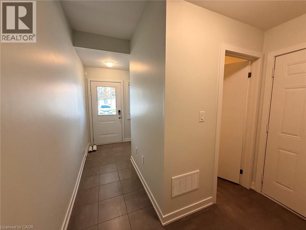 590 NORTH SERVICE Road Unit# 75, Stoney Creek, Ontario, L8E0K5 — Photo 3