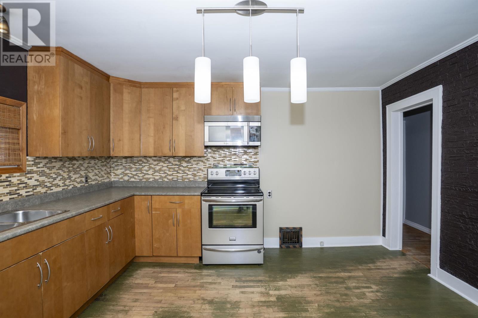 288 Amelia ST E, Thunder Bay, Ontario, P7E3Z7 — Photo 5