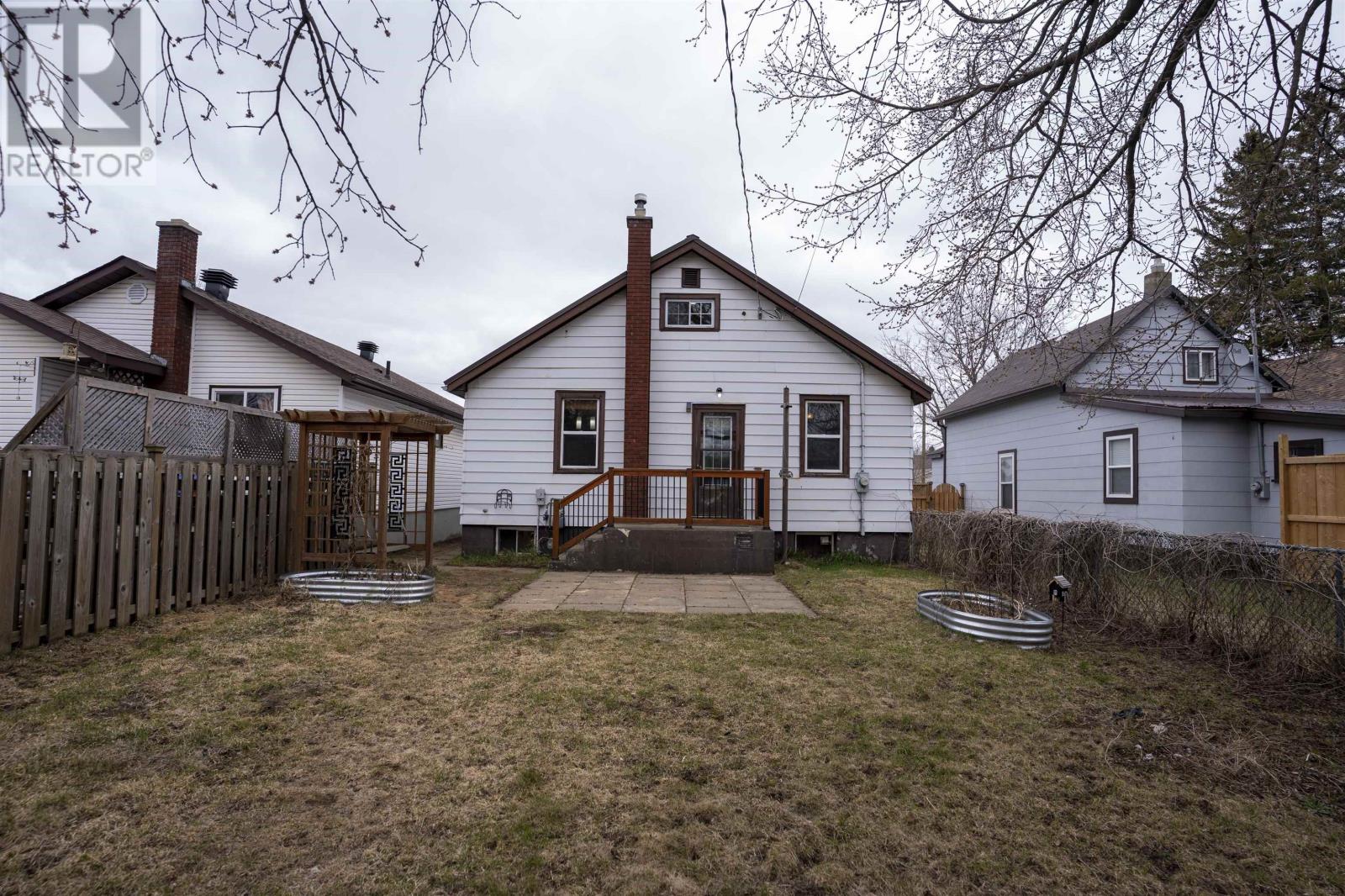 288 Amelia ST E, Thunder Bay, Ontario, P7E3Z7 — Photo 4