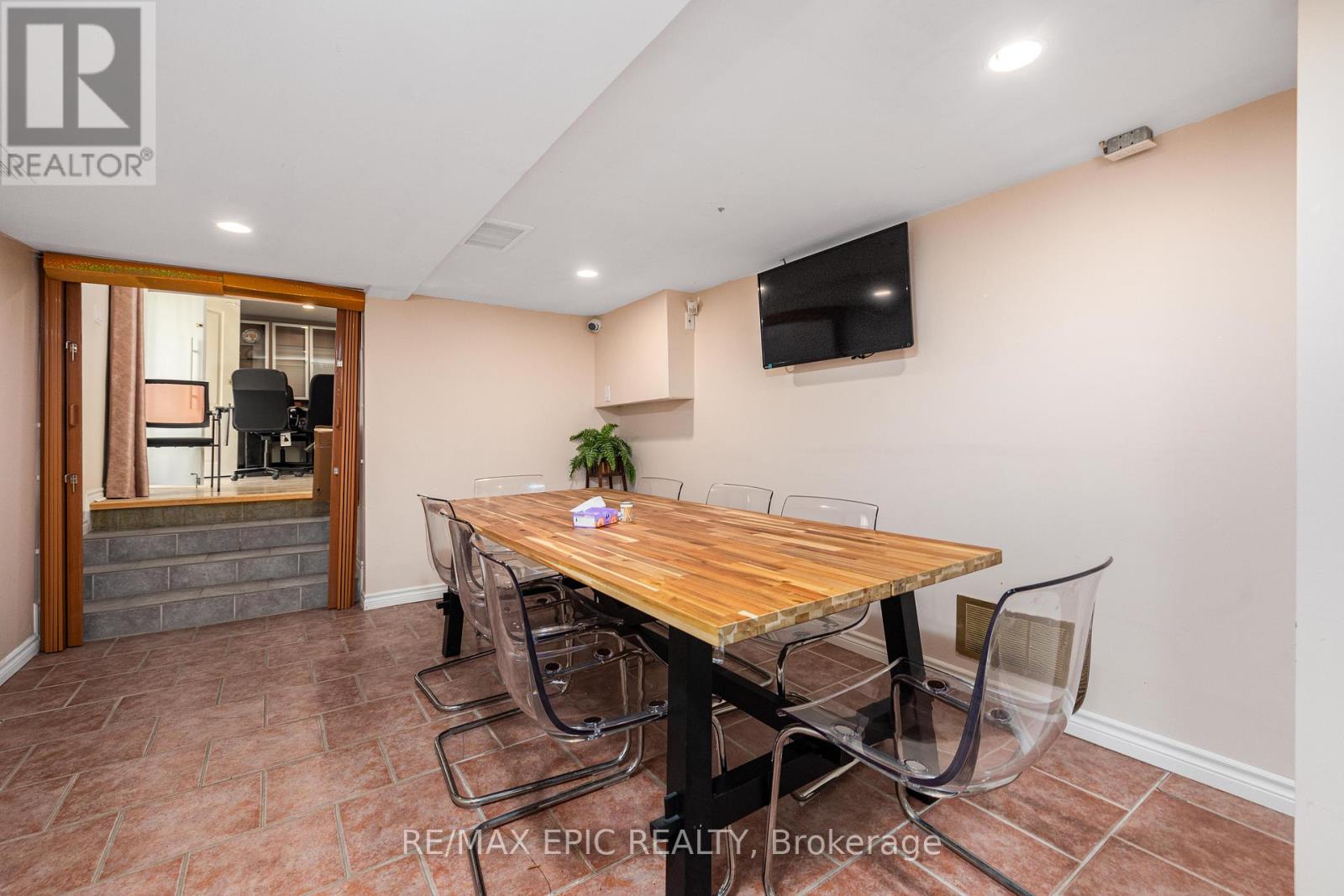 4812 HIGHWAY 7 E - 8