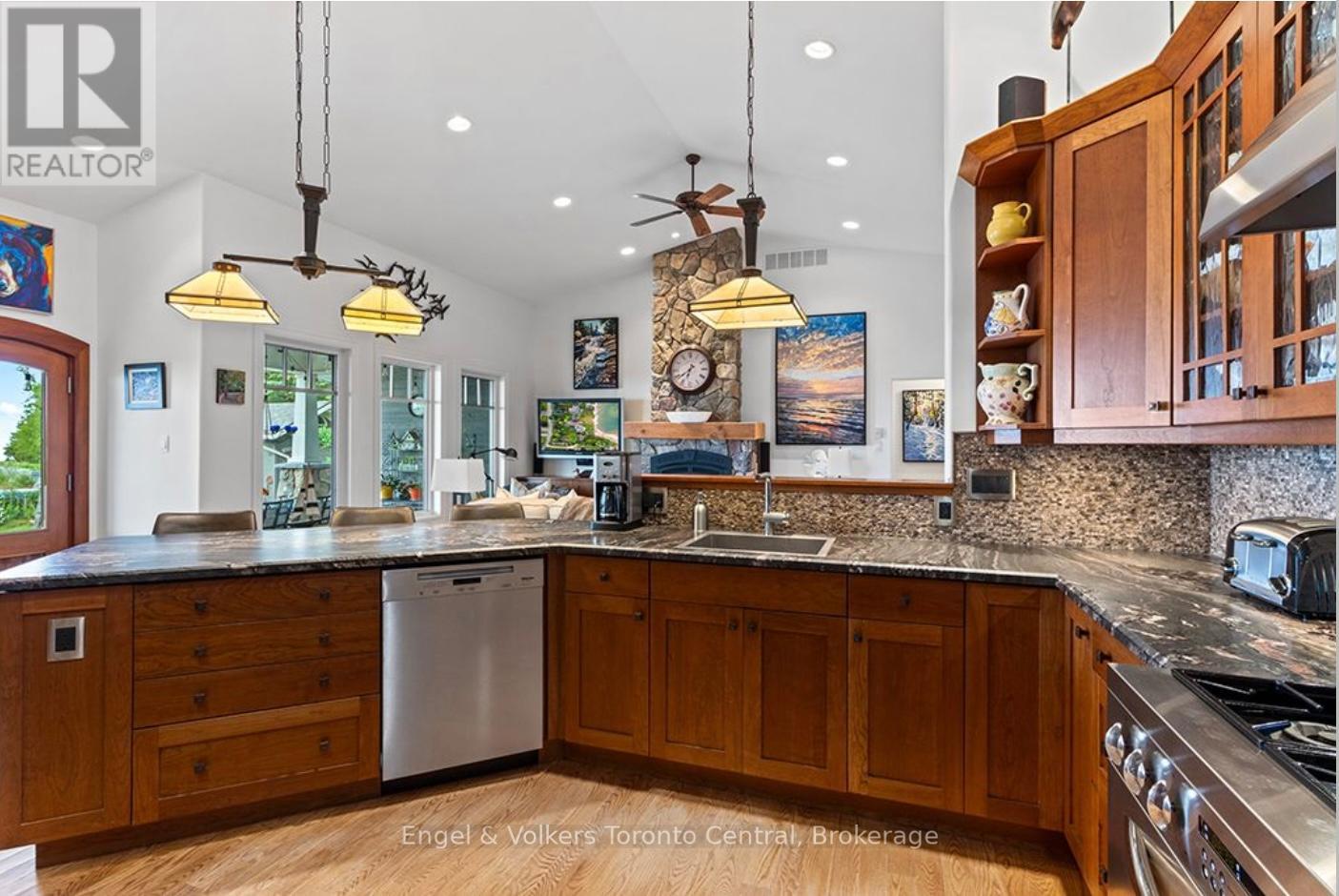 19 GEORGIAN MANOR DRIVE - 13