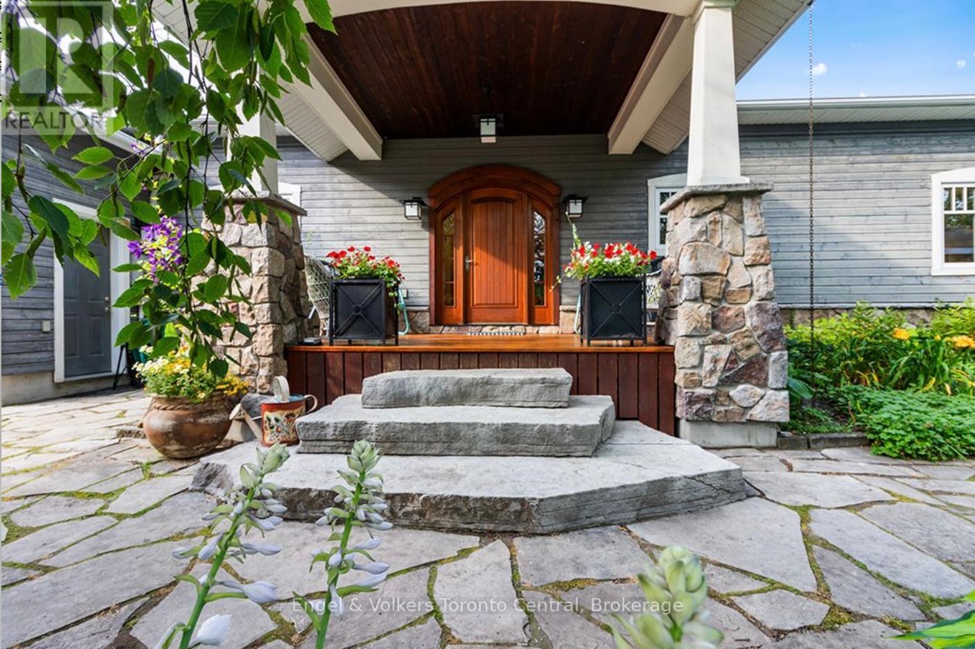 19 GEORGIAN MANOR DRIVE - 5
