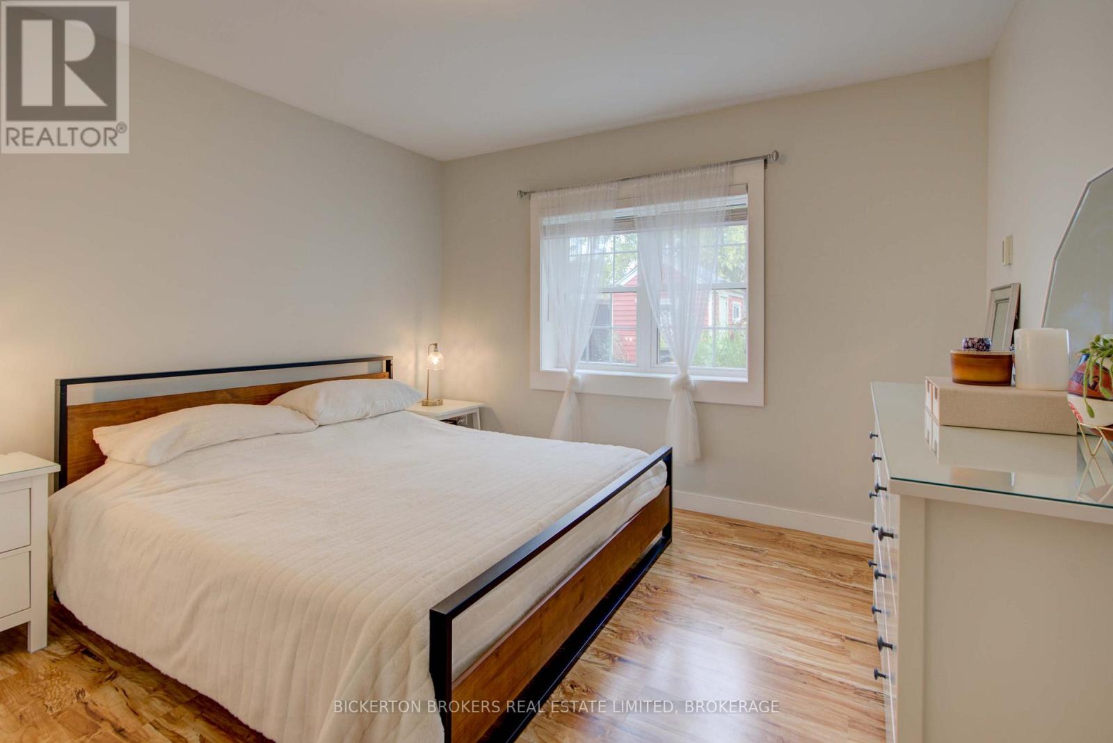 6 YONGE STREET - 24