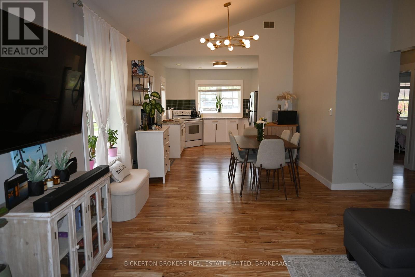 6 YONGE STREET - 22