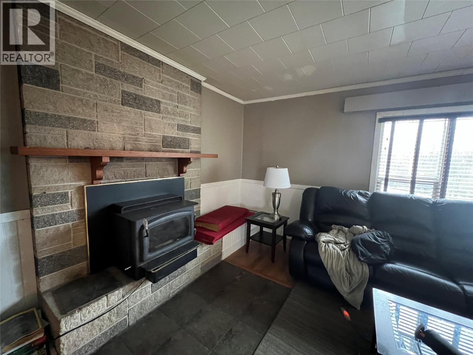 5007 47 Avenue - 6