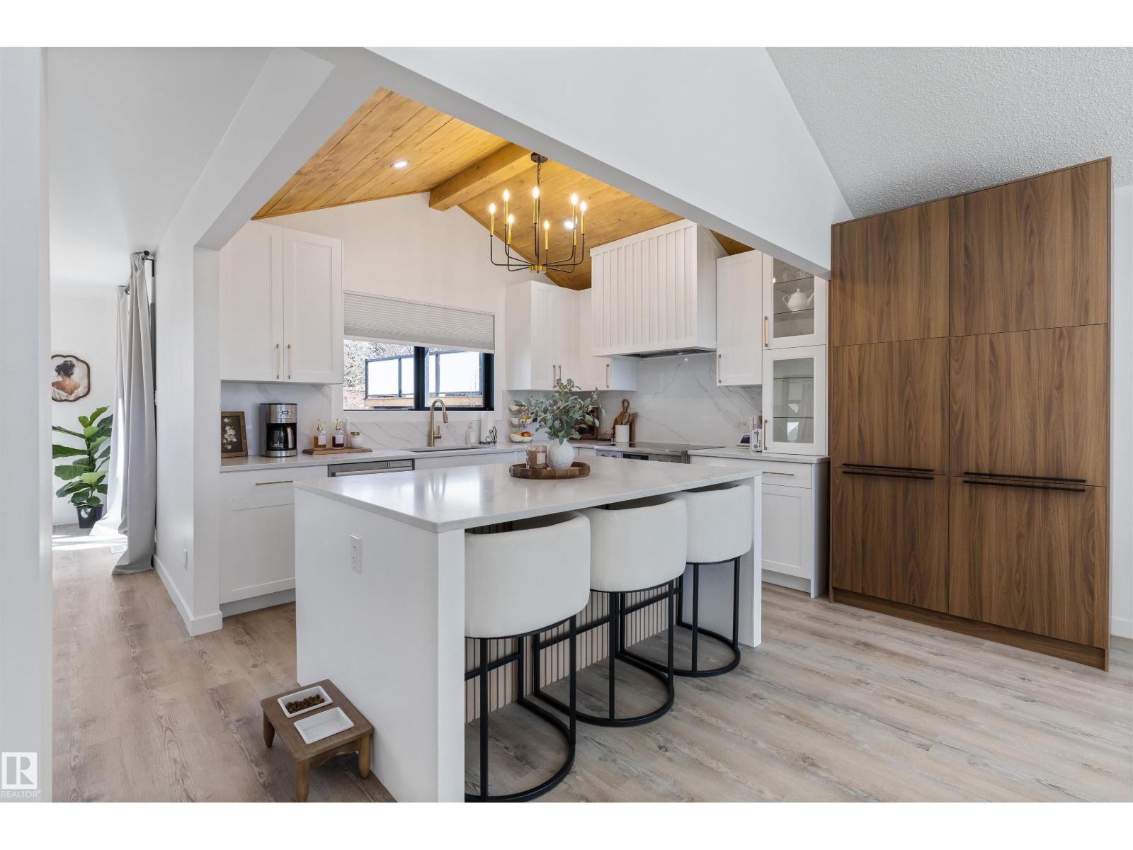 38 WOODCREST AV, St. Albert