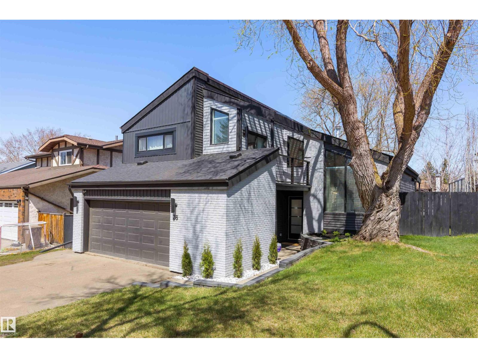 38 WOODCREST AV, St. Albert