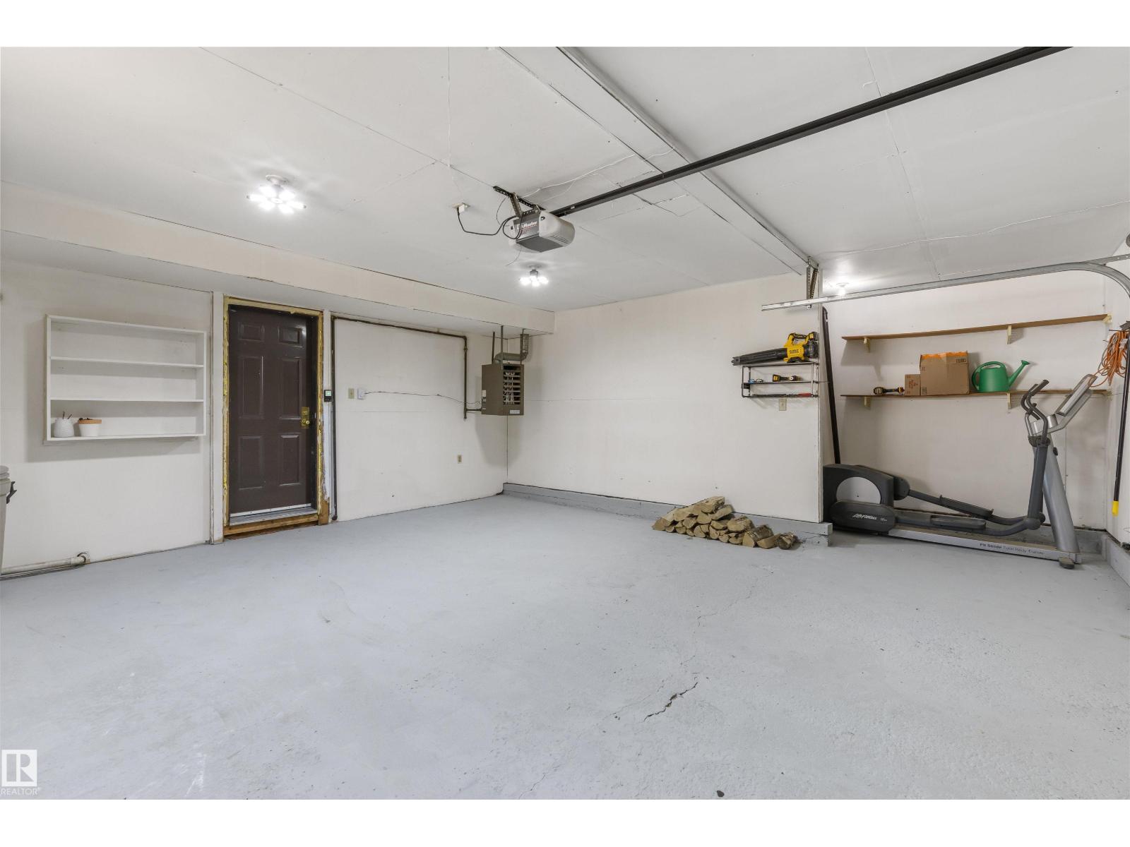 38 WOODCREST AV, St. Albert