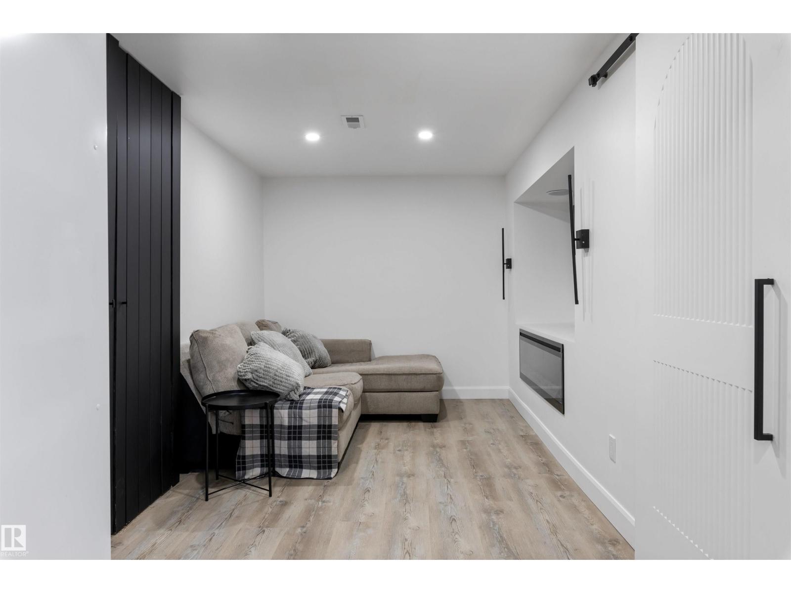 38 WOODCREST AV, St. Albert