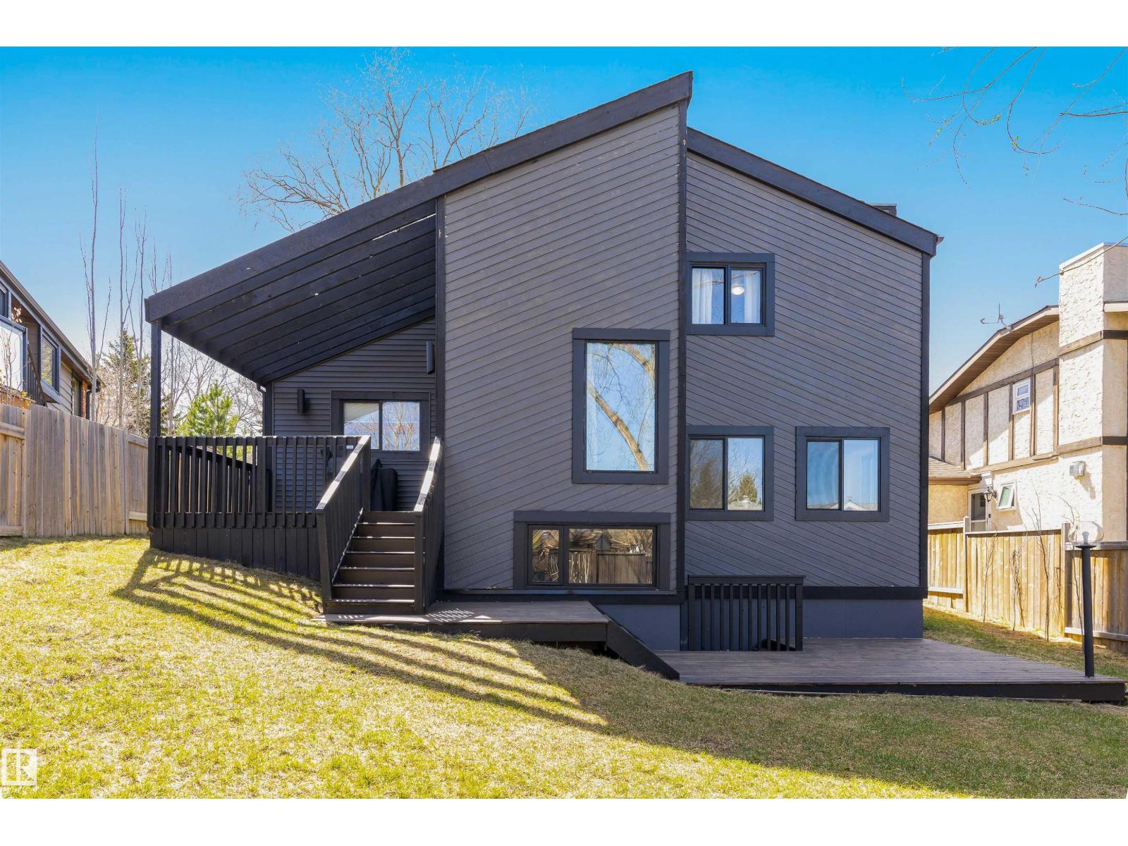 38 WOODCREST AV, St. Albert