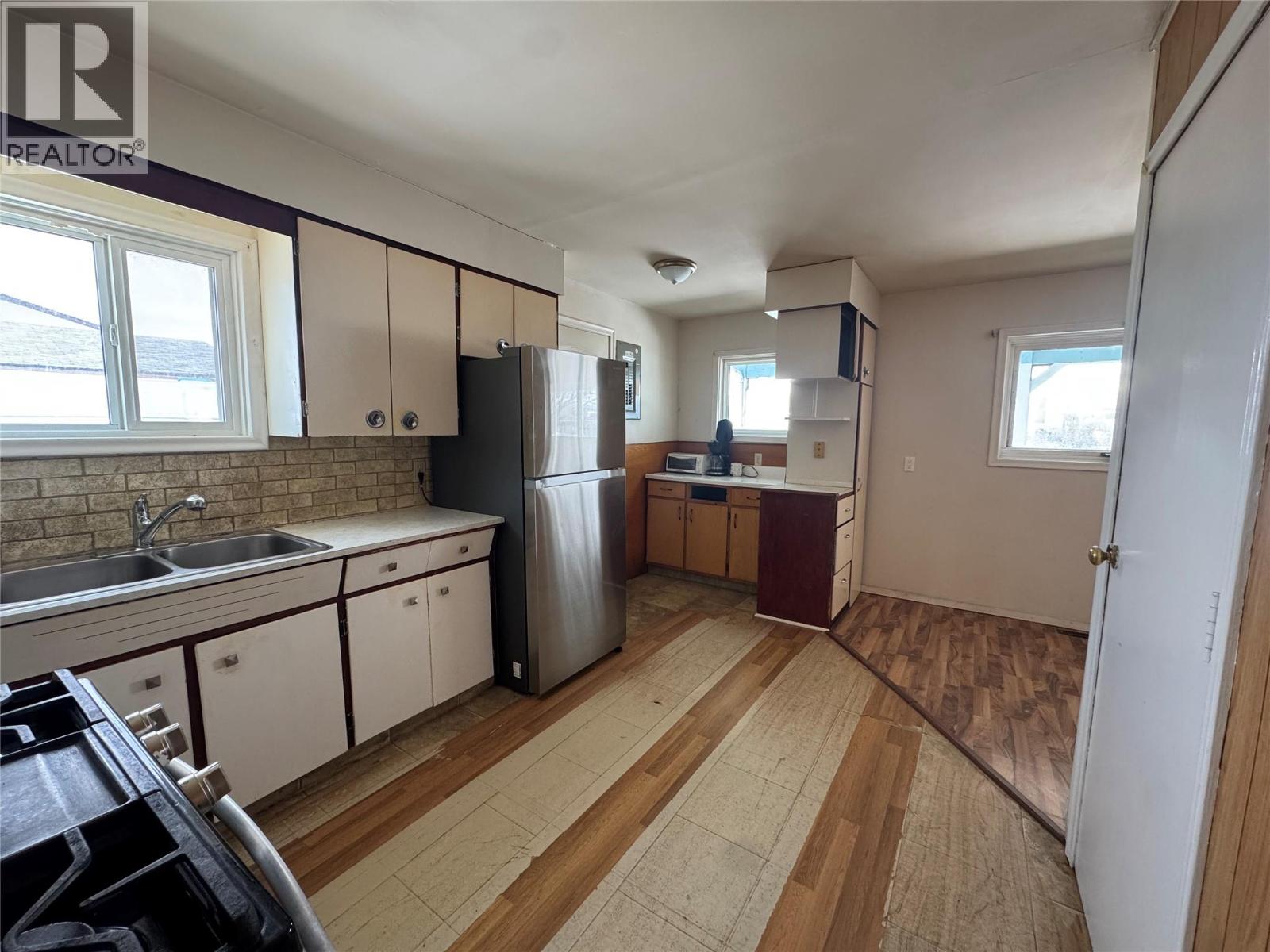 1120 119 Avenue - 4