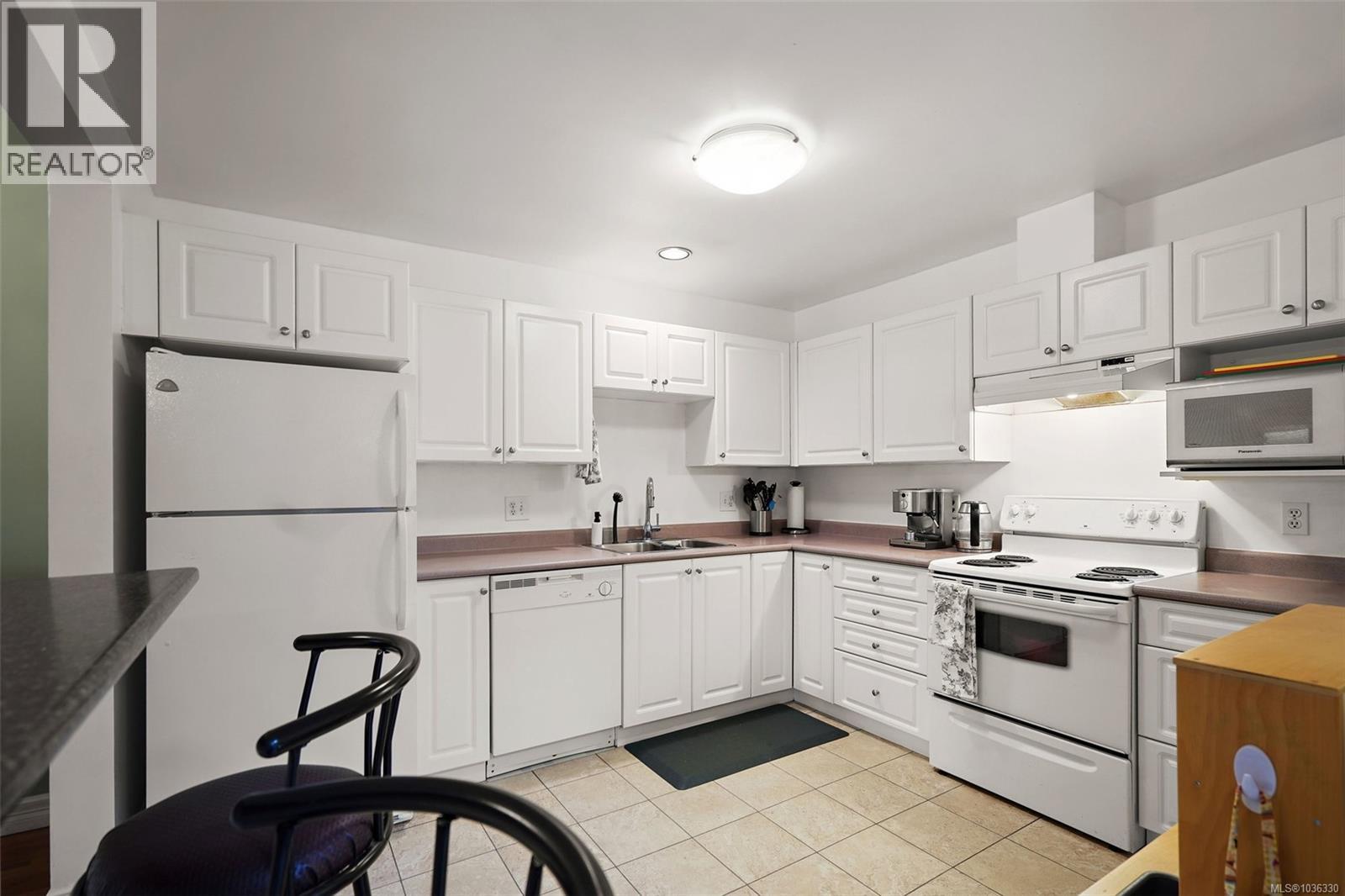 #306 3400 Quadra St - 2