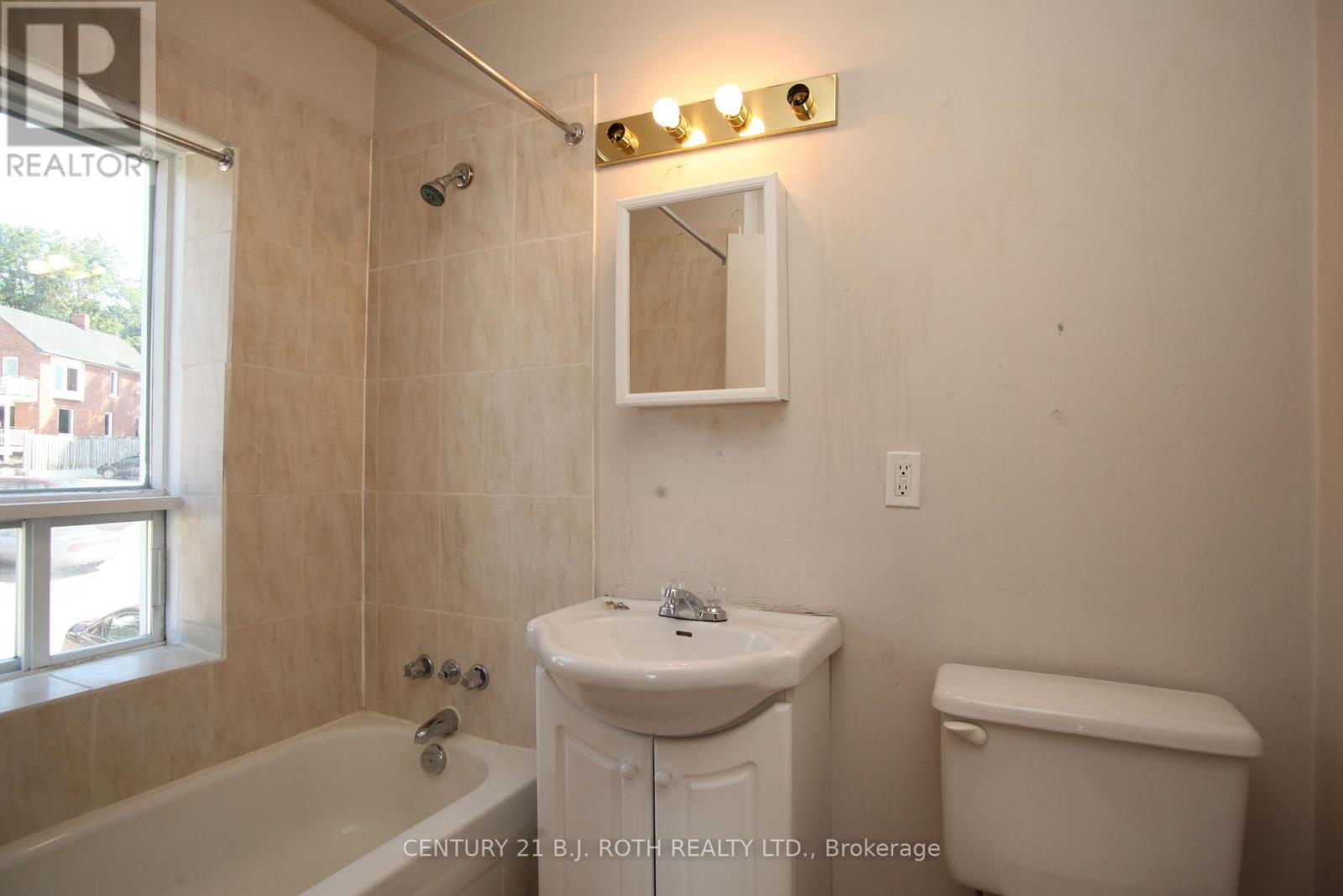 194 DUNLOP STREET E - 18