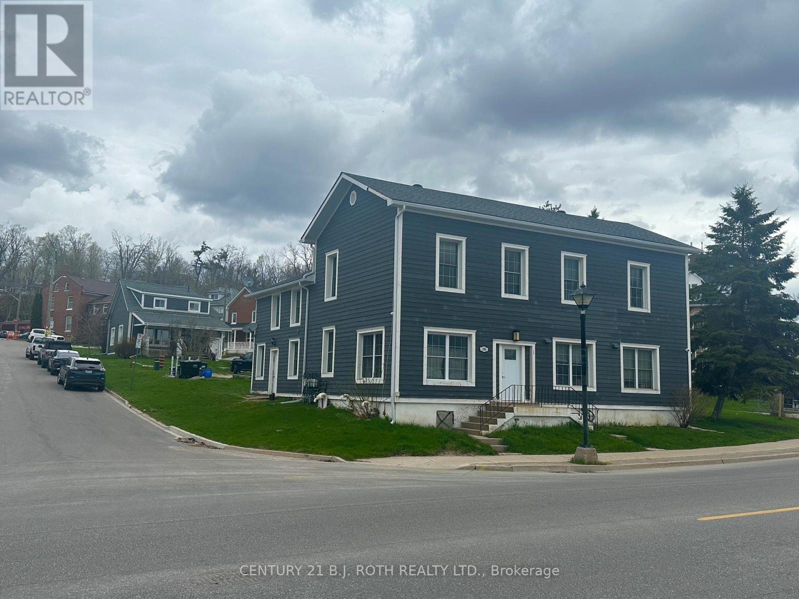 194 DUNLOP STREET E - 22