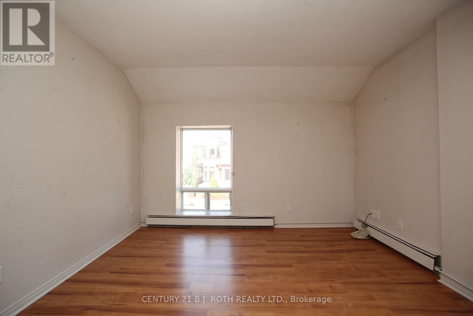 194 DUNLOP STREET E - 19