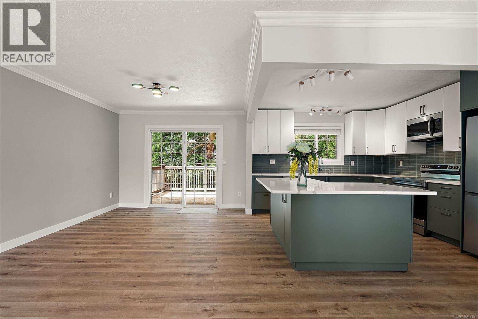  3042 Shoreview Drive, Langford