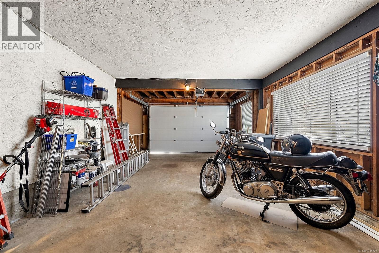  3042 Shoreview Drive, Langford