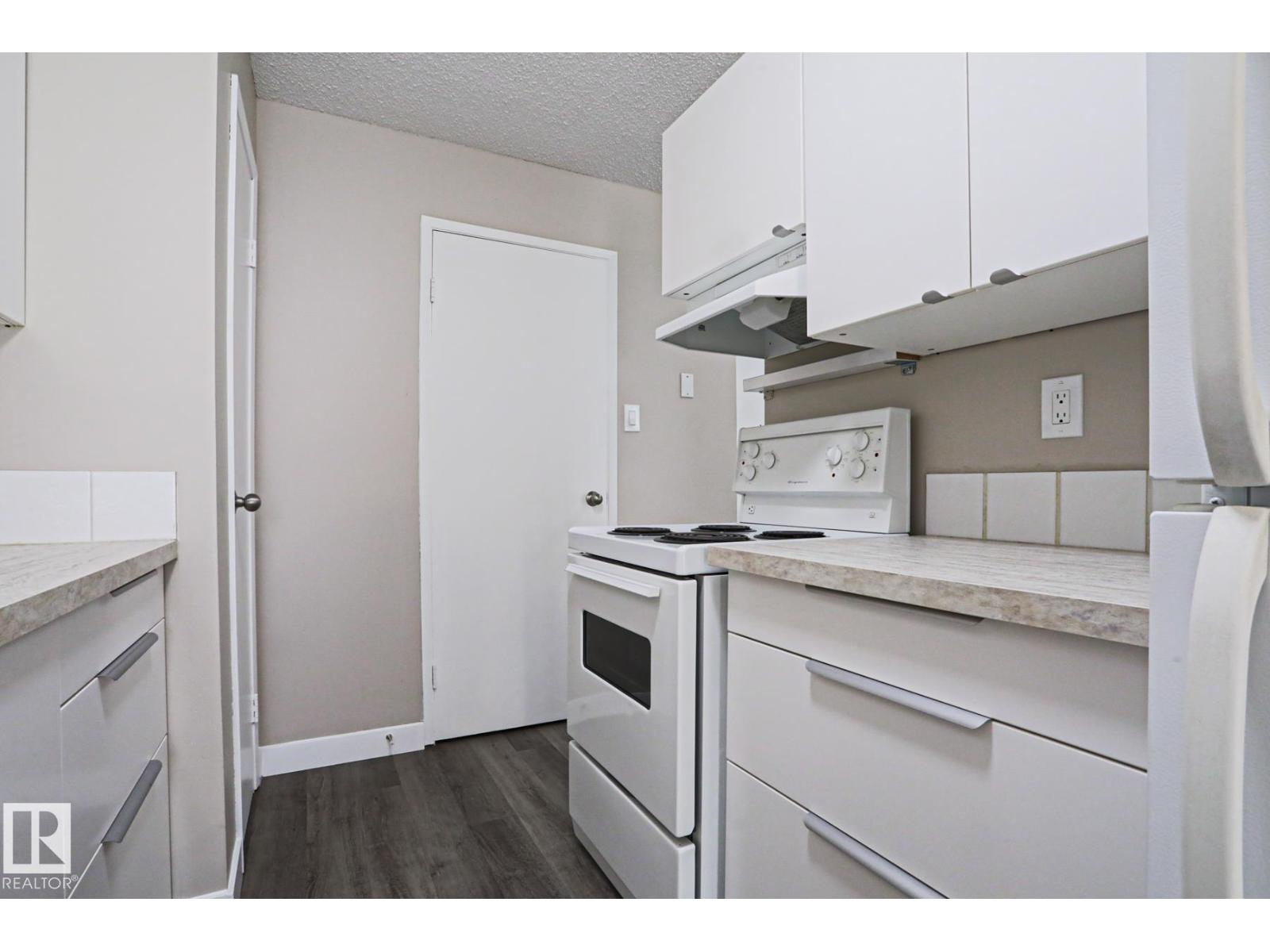 #118 7220 144 AV NW, Edmonton