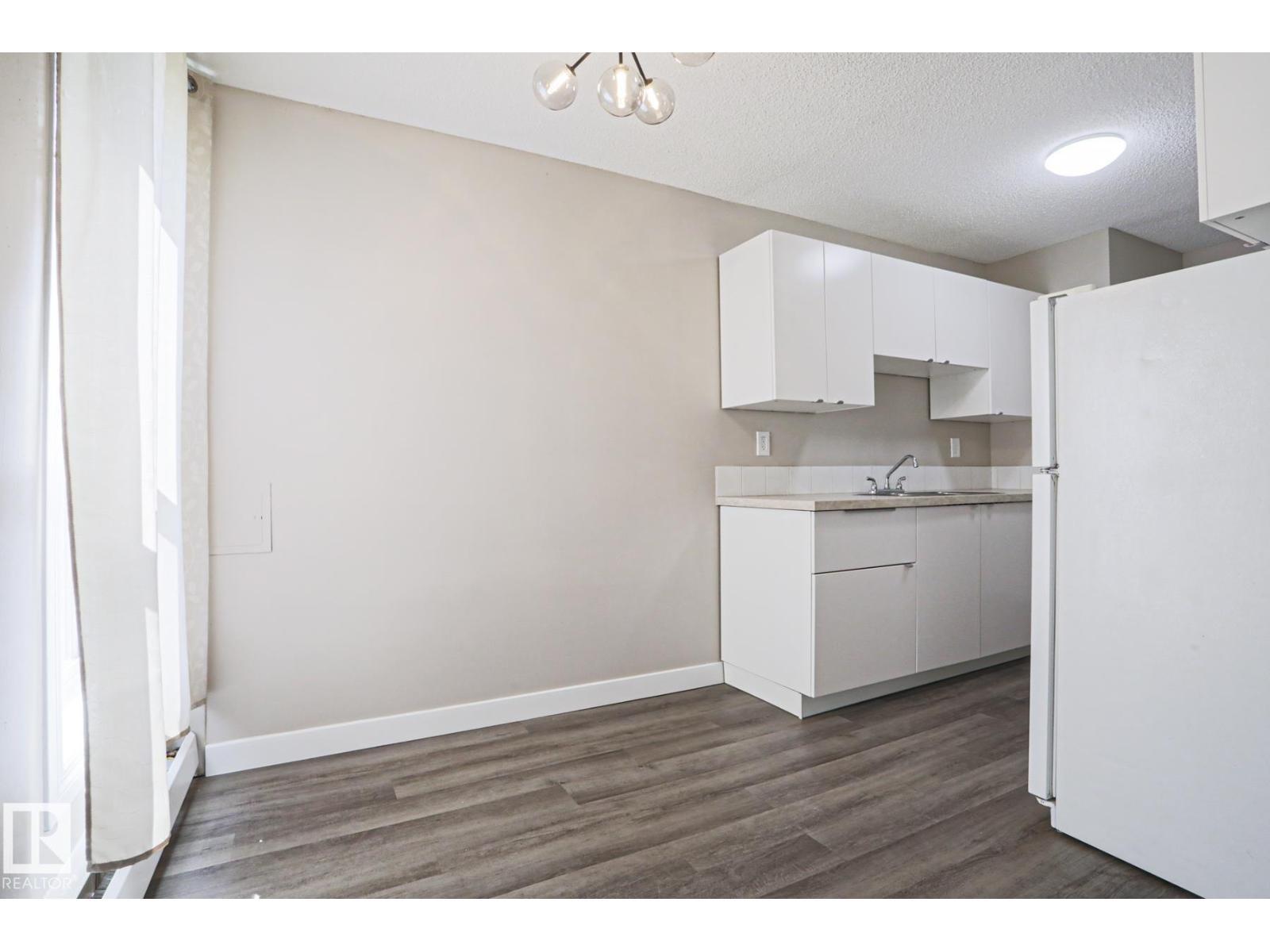 #118 7220 144 AV NW, Edmonton