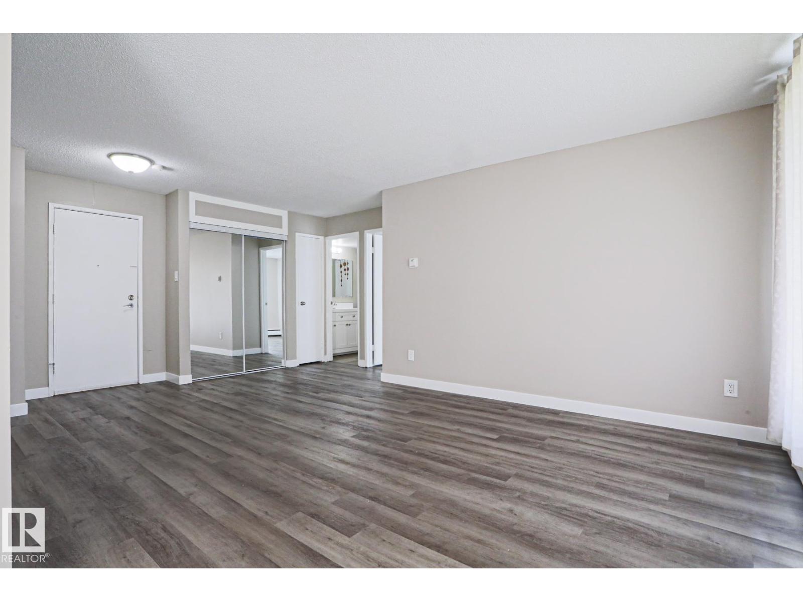 #118 7220 144 AV NW, Edmonton