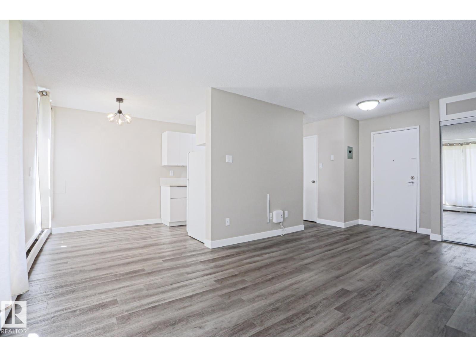 #118 7220 144 AV NW, Edmonton