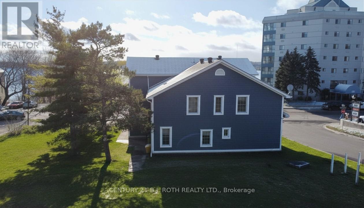 194 DUNLOP STREET E - 3