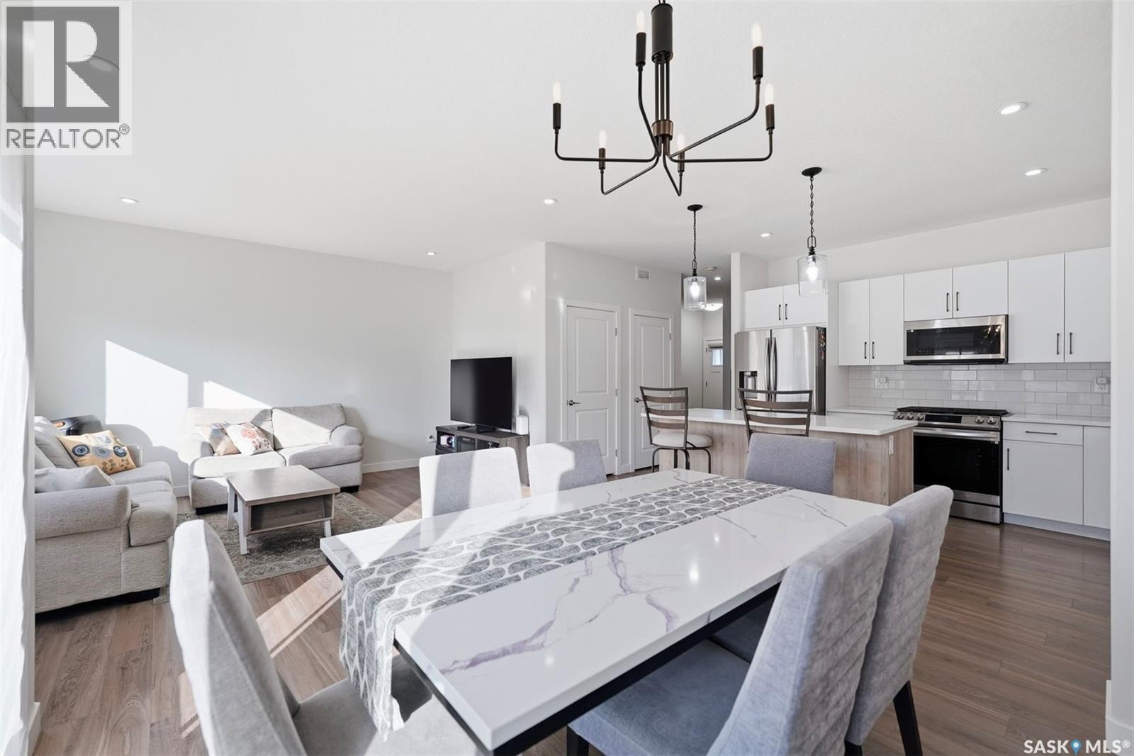 319 Skopik CRESCENT - 14