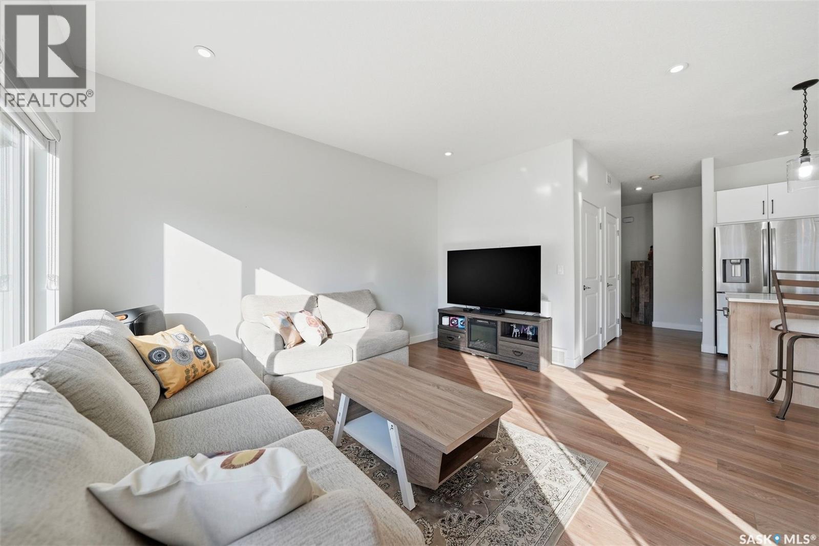 319 Skopik CRESCENT - 16
