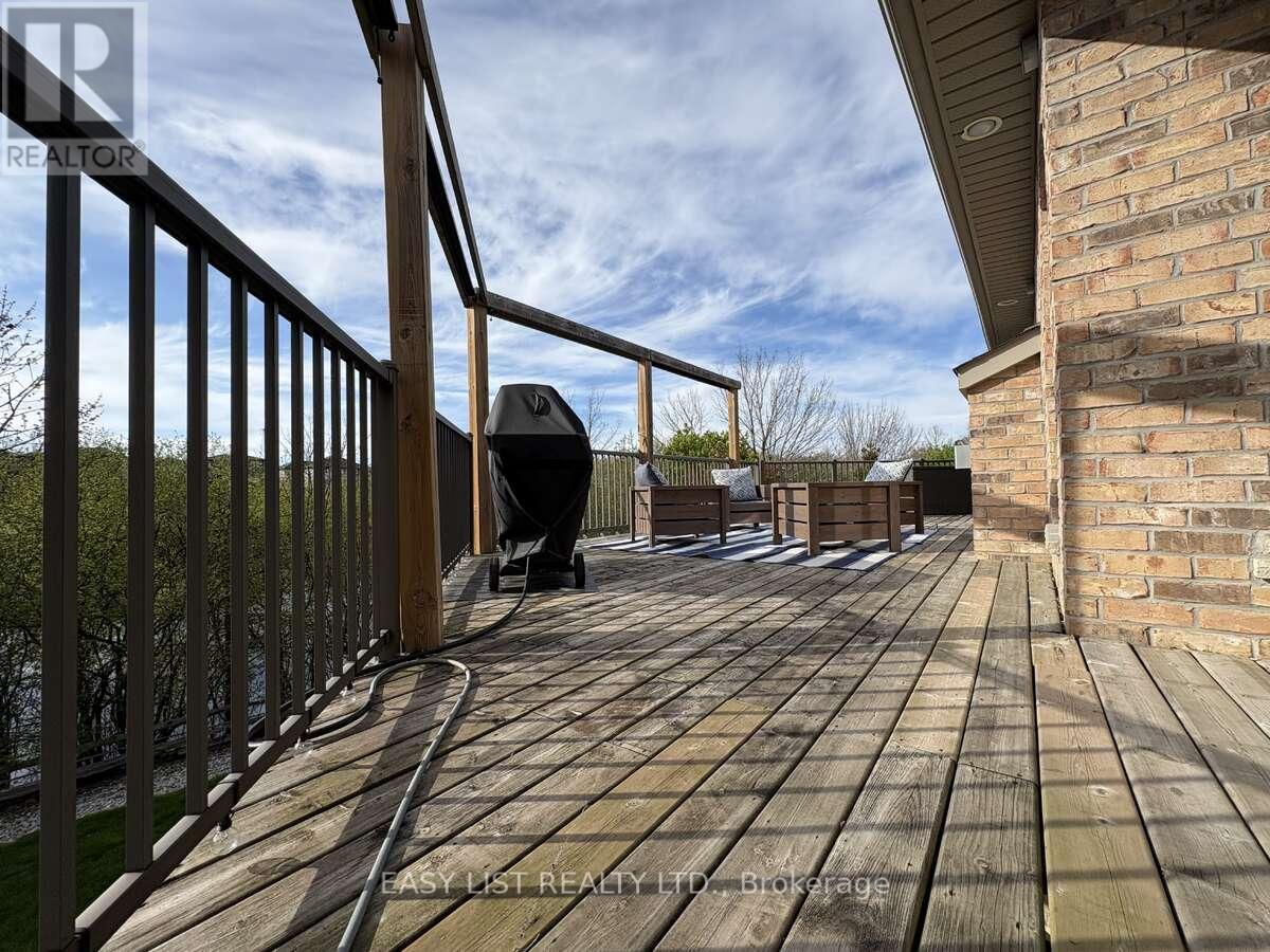1193 THORNLEY STREET - 35
