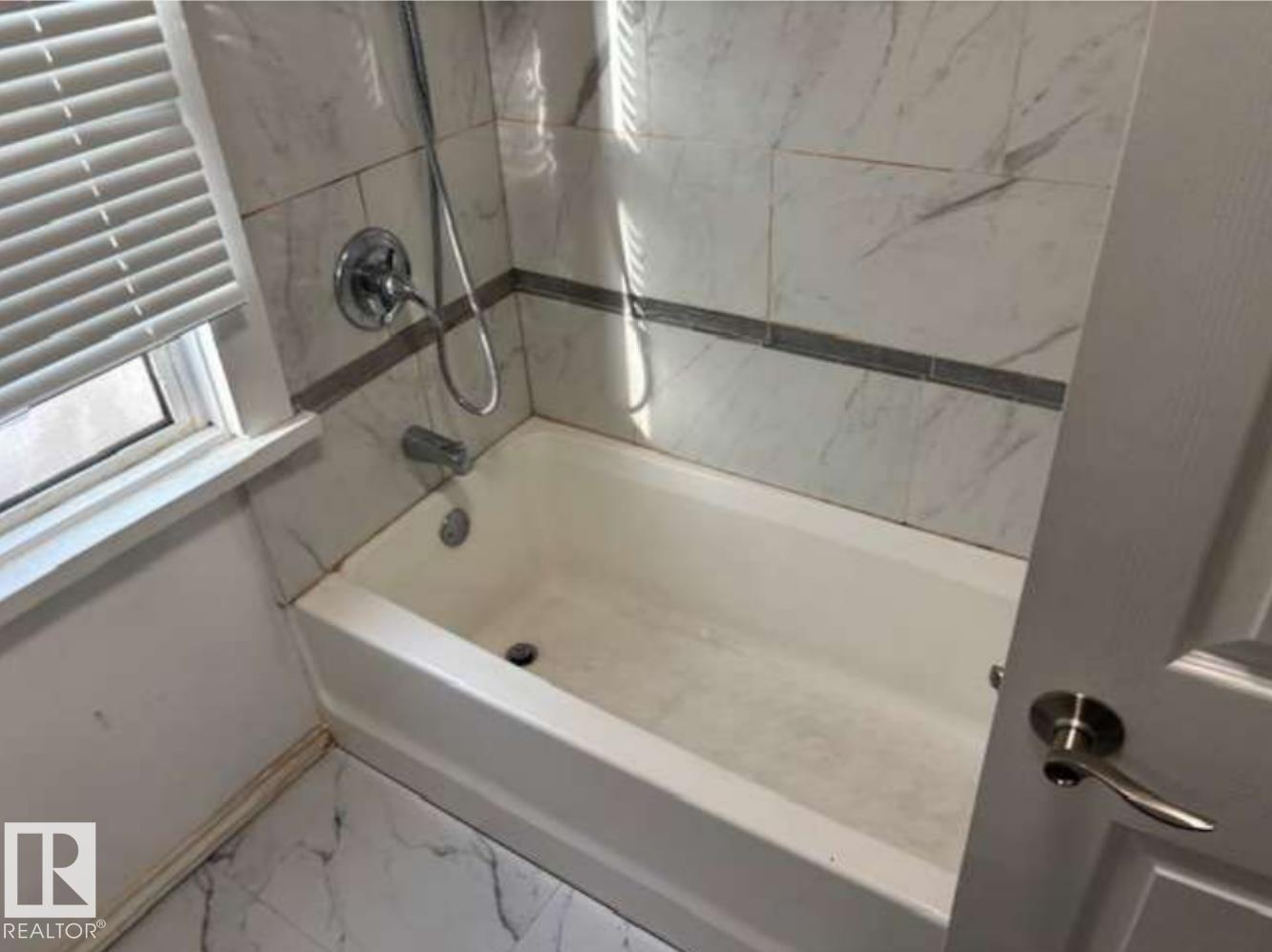 10730 92 ST NW - 11