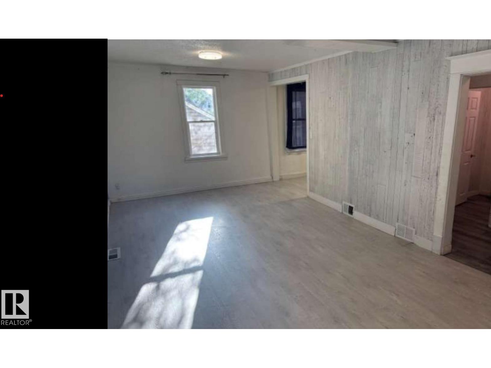 10730 92 ST NW - 4