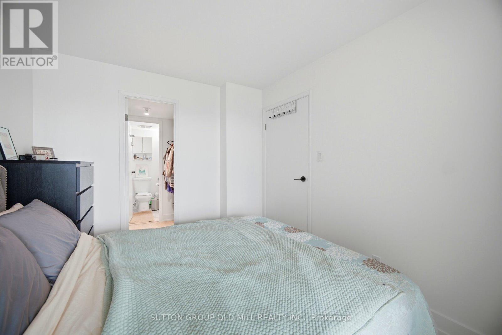 #909 650 QUEENS QUAY W - 24