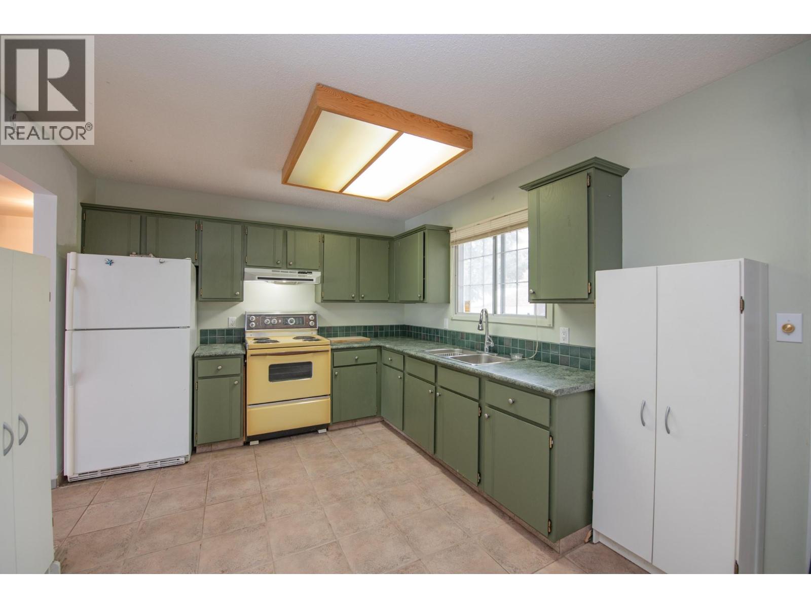  1800 42 Street, Vernon