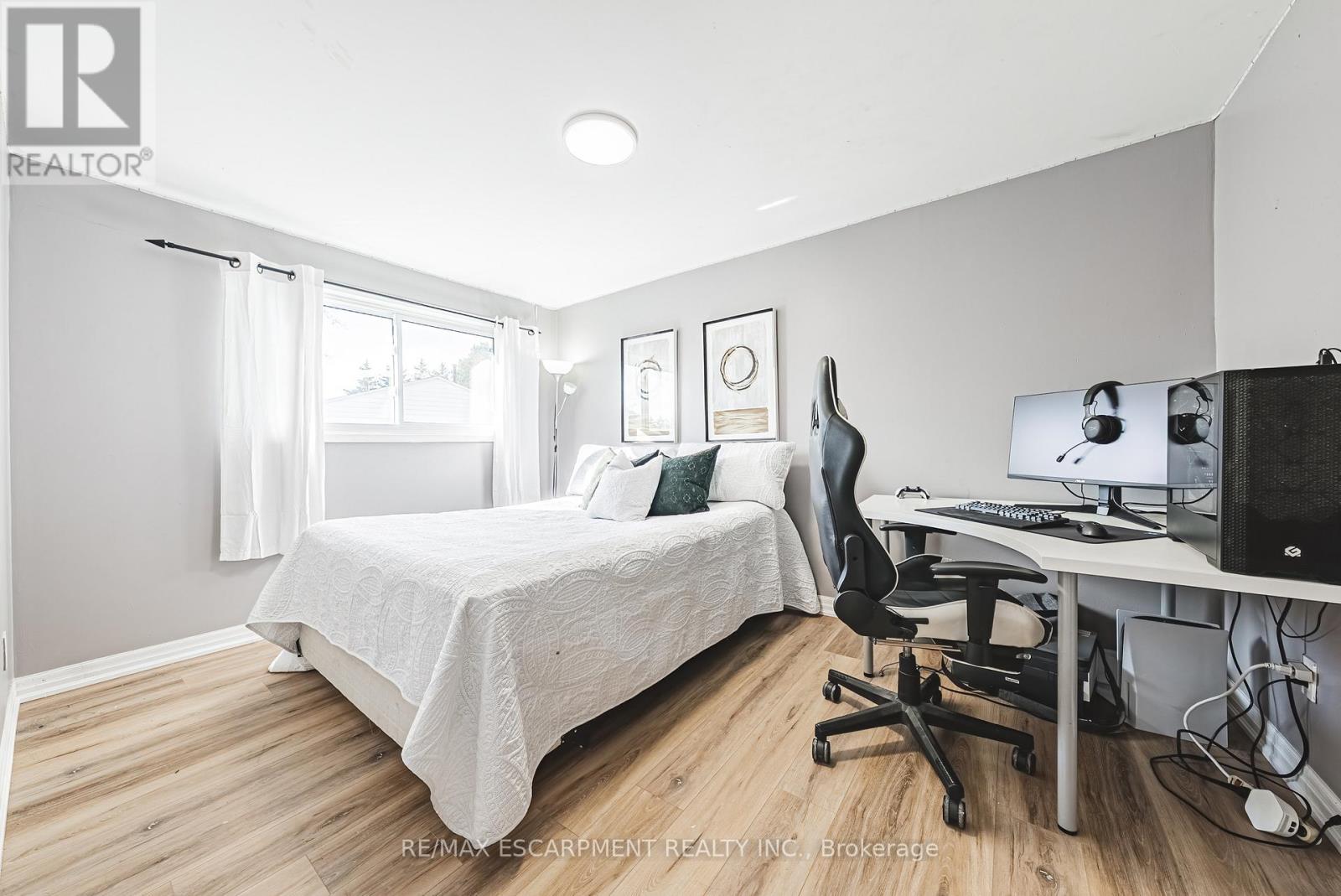 #4 2220 UPPER MIDDLE ROAD - 22