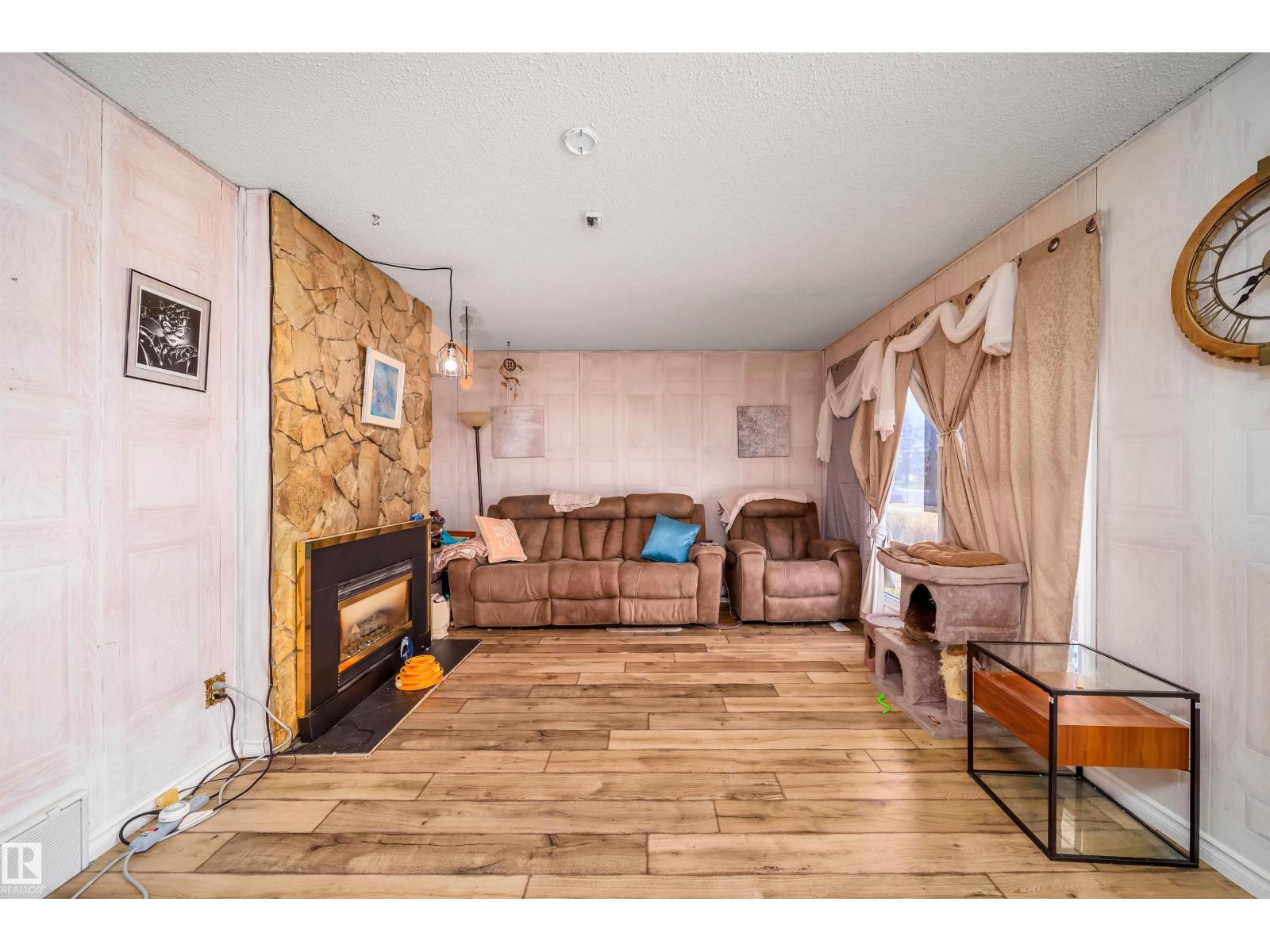3217 142 AV NW NW, Edmonton