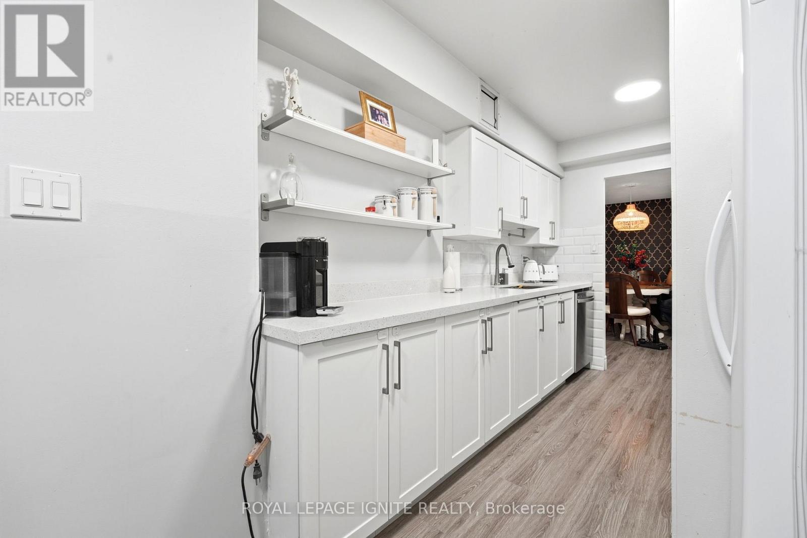 #714 370 DIXON ROAD - 12