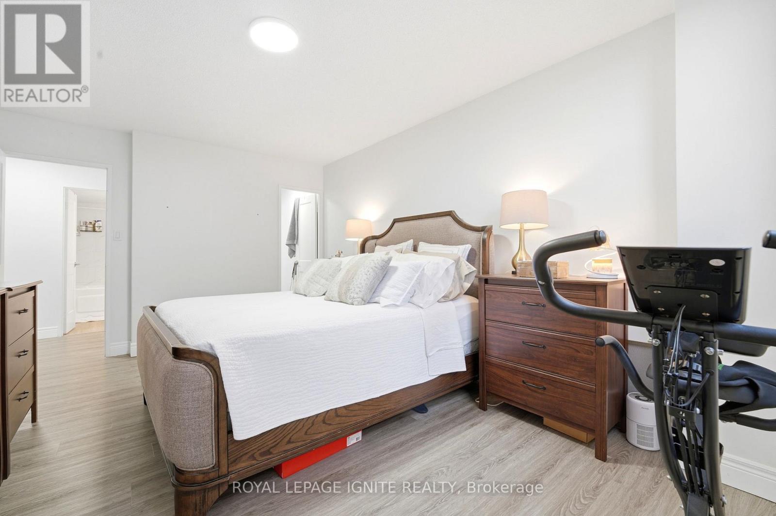 #714 370 DIXON ROAD - 17