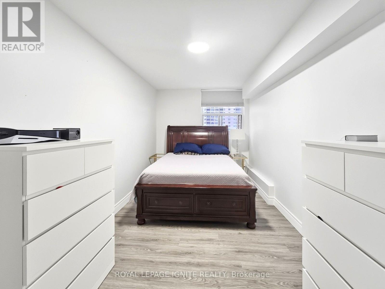 #714 370 DIXON ROAD - 23